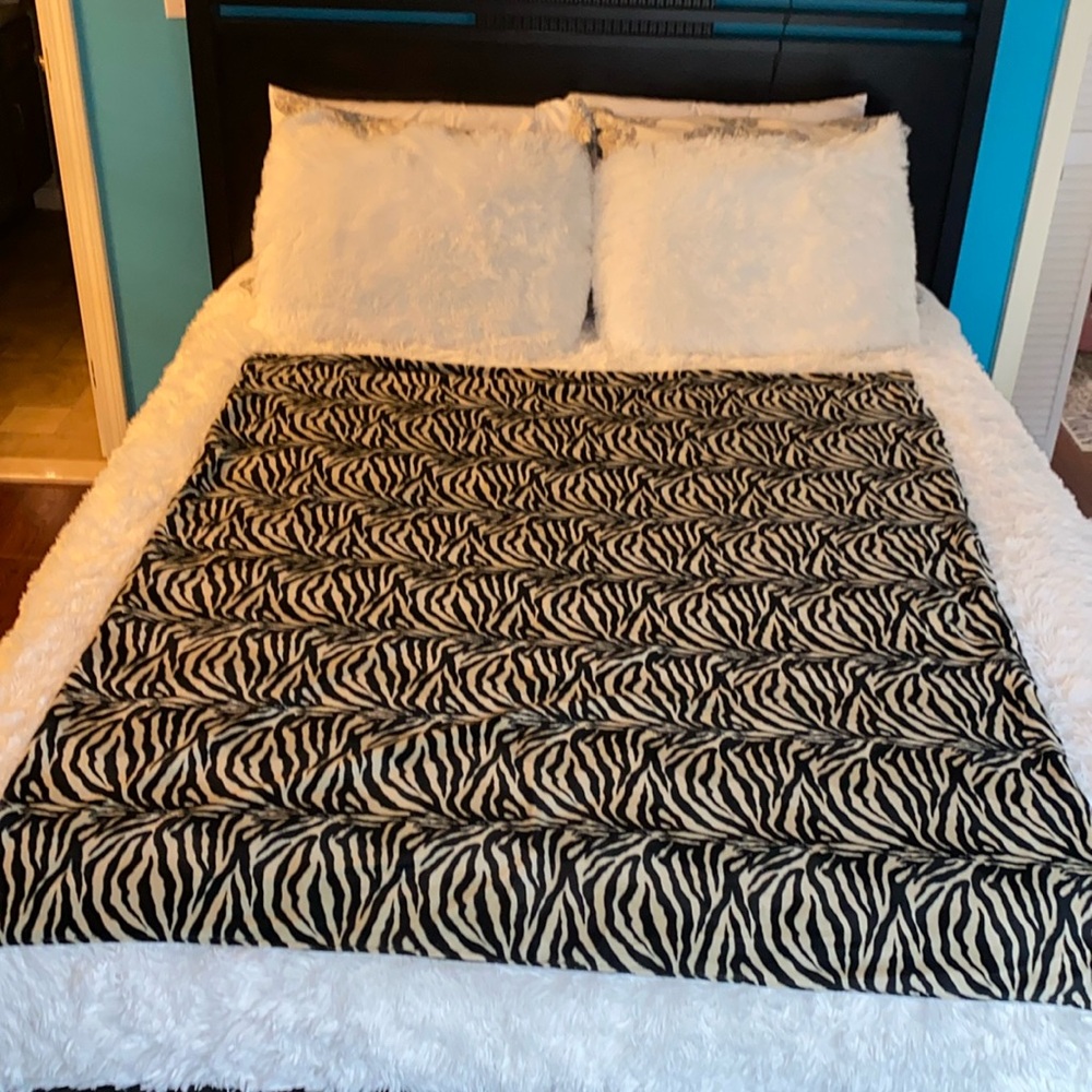 Zebra print throw blanket 🦓